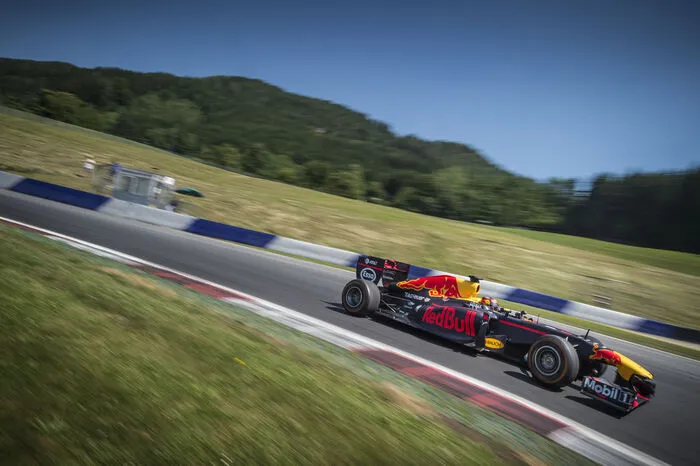Auf der Gran Prix-Strecke in Spielberg ließ der Rallypilot den Motor aufheulen.