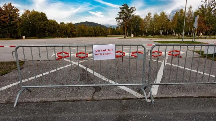 Der Parkplatz in Arneitz, ein beliebter Treffpunkt, wurde gesperrt.