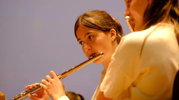 Musikalisch umrahmt wurde der Festakt von gemeinsamen Darbietungen der Orchester der Mittelschulen Sillian und Nußdorf-Debant sowie von Gesangsdarbietungen Südtiroler und Sillianer Schülerinnen