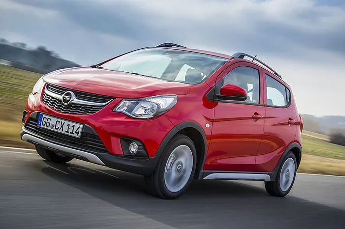 Angetrieben wird der kleine Rocker vom Einliter-Dreizylinder-Benziner mit 75 PS (Normverbrauch 4,4 l/100 km, 106 g/km CO2). Alternativ zum manuellen Fünfgang-Getriebe steht das automatisierte Schaltgetriebe Easytronic 3,0 zur Wahl.