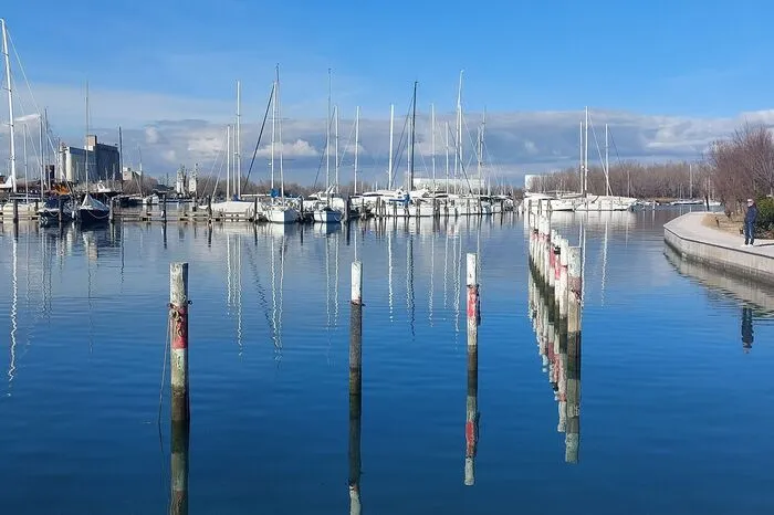 Die als Marina Hannibal bekannte Marina ist seit dem Vorjahr im Besitz von Red Bull. Sie grenzt direkt an das Strandbad.