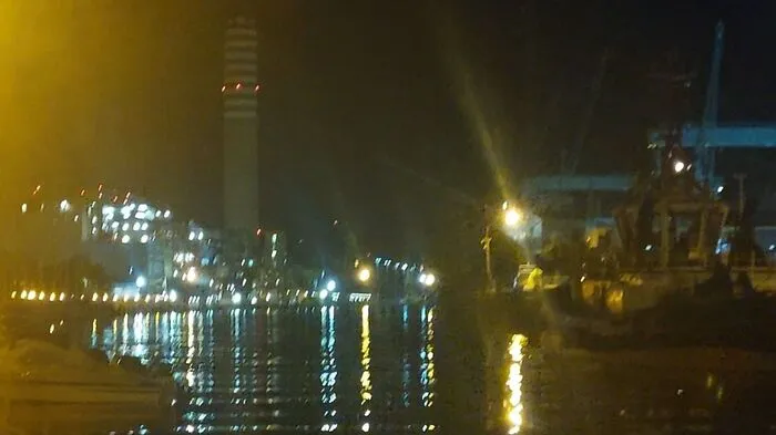 Die A2A, das große Stromwerk in Monfalcone, das zigtausende Abnehmer in ganz Friaul versorgt, sollte eigentlich keine Kohle mehr zur Stromerzeugung benutzen, wird aber seit des Ukrainekrieges wieder mit Kohle betrieben