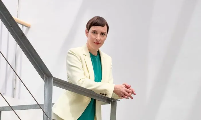 Henrike Brandstötter, geboren 1970 in Salzburg, ist seit 2018 Nationalratsabgeordnete der Neos.