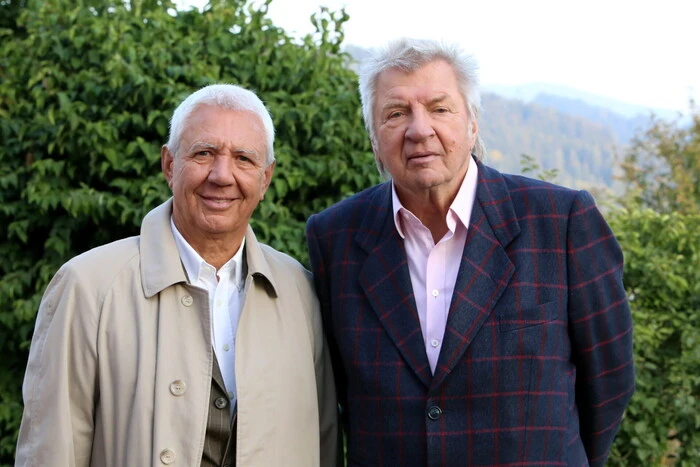 ..... Jacques Lemans-Chef Alfred Riedl und Schauspieler Werner Schneyder (am Foto von links) willkommen heißen.