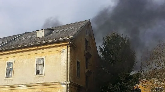 Starker Rauch strömte aus dem Haus. Verletzt wurde glücklicherweise niemand