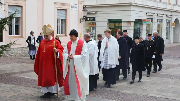 Eine Festmesse in der Stadtpfarrkirche um 9 Uhr ist der Beginn der Barbarafeier des Trachtenvereins und der Knappschaft „Steirerherzen“ Seegraben am Donnerstag, dem 4. Dezember, dem Namenstag der Heiligen Barbara.