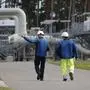 Workers walk past facilities to receive and distribute natural gas on the grounds of gas transport and pipeline network operator Gascade in Lubmin, northeastern Germany, close to the border with Poland, on August 30, 2022. - Lubmin's industrial infrastructure includes a receiving and distribution station for the Nord Stream 1 pipeline and is also the place where the finally canned Nord Stream 2 pipeline for more gas from Russia comes to shore. The construction of a terminal to receive LNG at the site is planned. Government measures to assure supplies of gas over the winter have prepared Germany to deal with further curbs in Russian deliveries, Chancellor Olaf Scholz said on August 30, 2022, a day before Moscow is due to cut off gas supplies for three days. (Photo by Odd ANDERSEN / AFP)