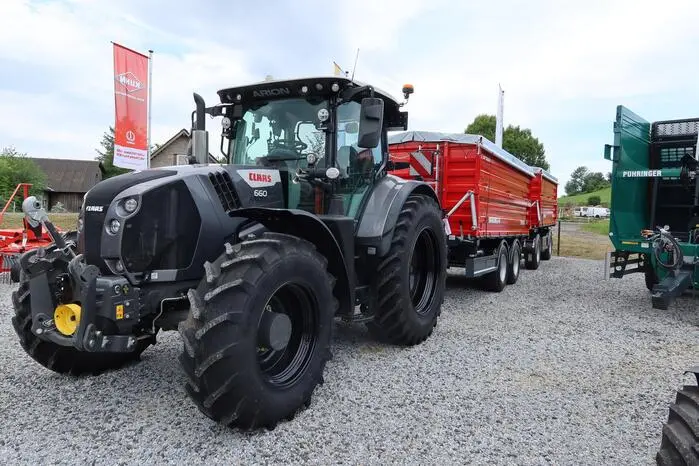 Von den Besuchern bestaunt wurde ein Großtraktor mit 460 PS und Kosten von 350.000 Euro