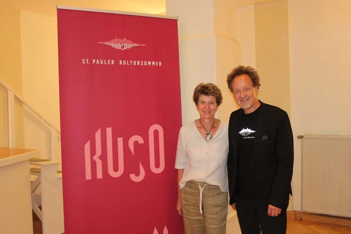 Der künstlerische Leiter des St. Pauler Kultursommers Siegi Hoffmann (hier mit Gattin) sorgte mit seinem Team für einen wundervollen Abend.