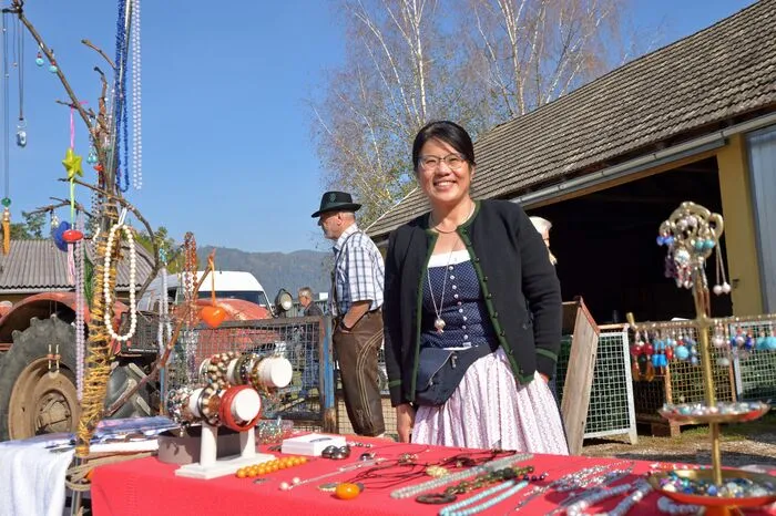 Ping Luo verkaufte selbst gemachten Schmuck aus Kalifornien. "Ich bin mit der Familie Krispel befreundet. Ich finde Österreich wunderschön", sagt sie auf Deutsch.