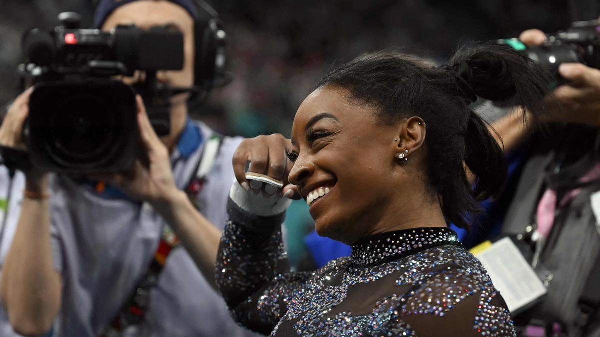 Immer im Rampenlicht und doch stark wie vor ihren Problemen: Simone Biles verzauberte schon im Turn-Vorkampf