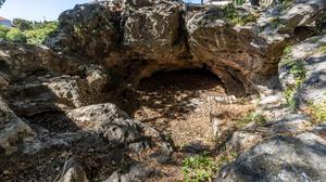 Zur Mithras-Höhle bei Močići führen in den Fels geschlagene Stufen