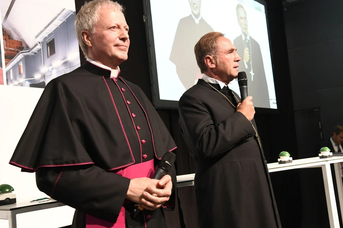 Segneten die 400 Millionen teure Anlage im Berginneren, mahnten die verantwortungsvolle Beherrschung der Naturgewalten ein: Generalvikar Engelbert Guggenberger und Superintendent Manfred Sauer.