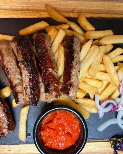 Perfekt gegrillt: Die Cevapcici