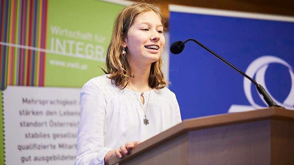 Im Vorjahr überzeugte die Grazerin Emily Meixner beim bundesweiten Redewettbewerb. Heuer moderiert sie die Regionalrunde in Graz