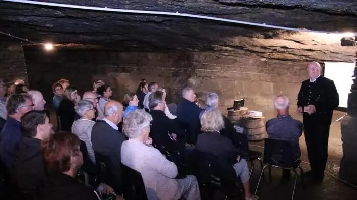 Die Sunfixl-Höhle am Hemmerberg, Gemeinde Kainach bei Voitsberg, war ein ungewöhnlicher Schauplatz für einen Vortrag des Geologen, Mineralogen, Forschers und Volkskundlers Hans Eck.