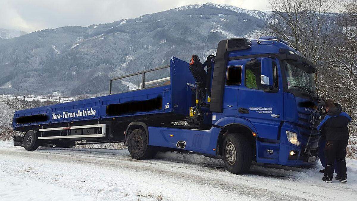 Trotz Ketten ins Rutschen geraten