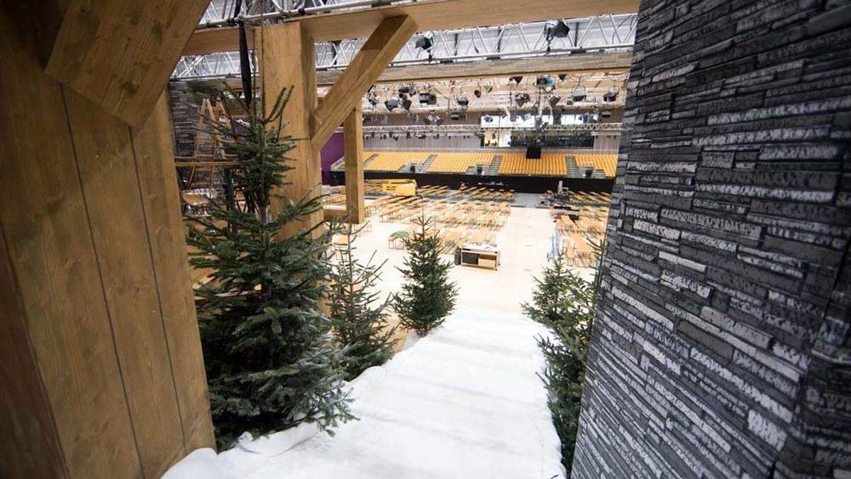 Blick von der Bühne in die Halle: Was auf der (Ski-)Piste passiert, ist noch geheim