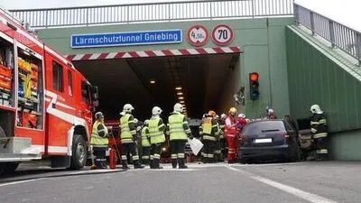 Abermals krachte es an der Tunneleinfahrt