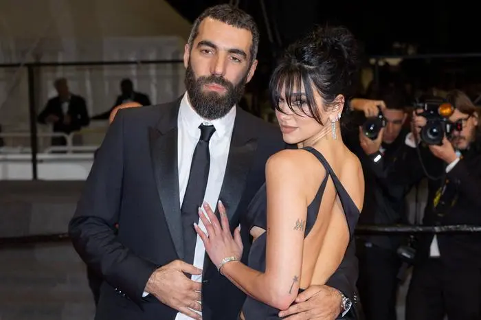 Cannes - Omar La Fraise Screening Romain Gavras and Dua Lipa attend the Omar La Fraise The King of Algiers red carpet during the 76th annual Cannes film festival at Palais des Festivals on May 19, 2023 in Cannes, France. Photo by Shootpix/ABACAPRESS.COM Cannes France PUBLICATIONxNOTxINxFRAxSPAxUKxUSAxBELxPOL Copyright: xShootpix/ABACAx 853569_016 Shootpix/ABACAx 853569_016