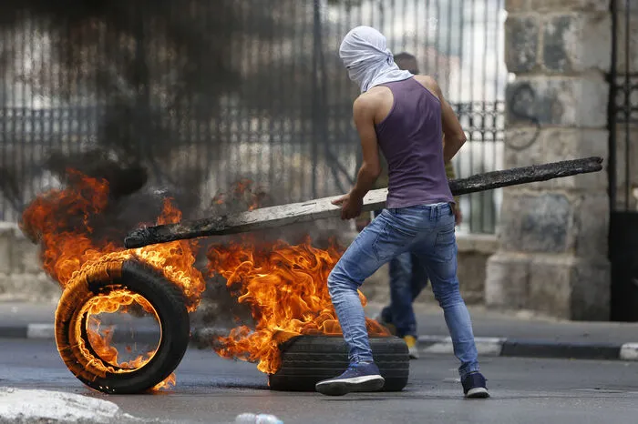 Bis zum Nachmittag zählte man bereits 37 Todesopfer und mehr als tausend Verletzte, die meisten erlitten Schussverletzungen. Es ist dies der blutigste Tag seit den Gaza-Protesten im Jahr 2014.