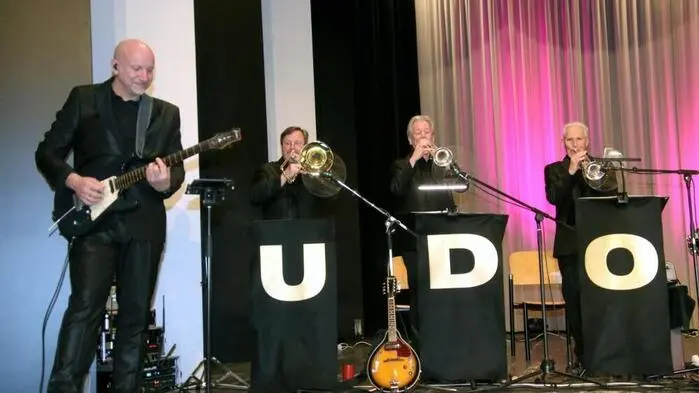 Vor allem Udo-Jürgens-Fans aus seiner Generation waren in die Stadtsäle von Voitsberg gekommen, um sich an der faszinierenden Musik von Udo Jürgens, von seinen Hits über Raritäten und Klassikern, zu begeistern. 