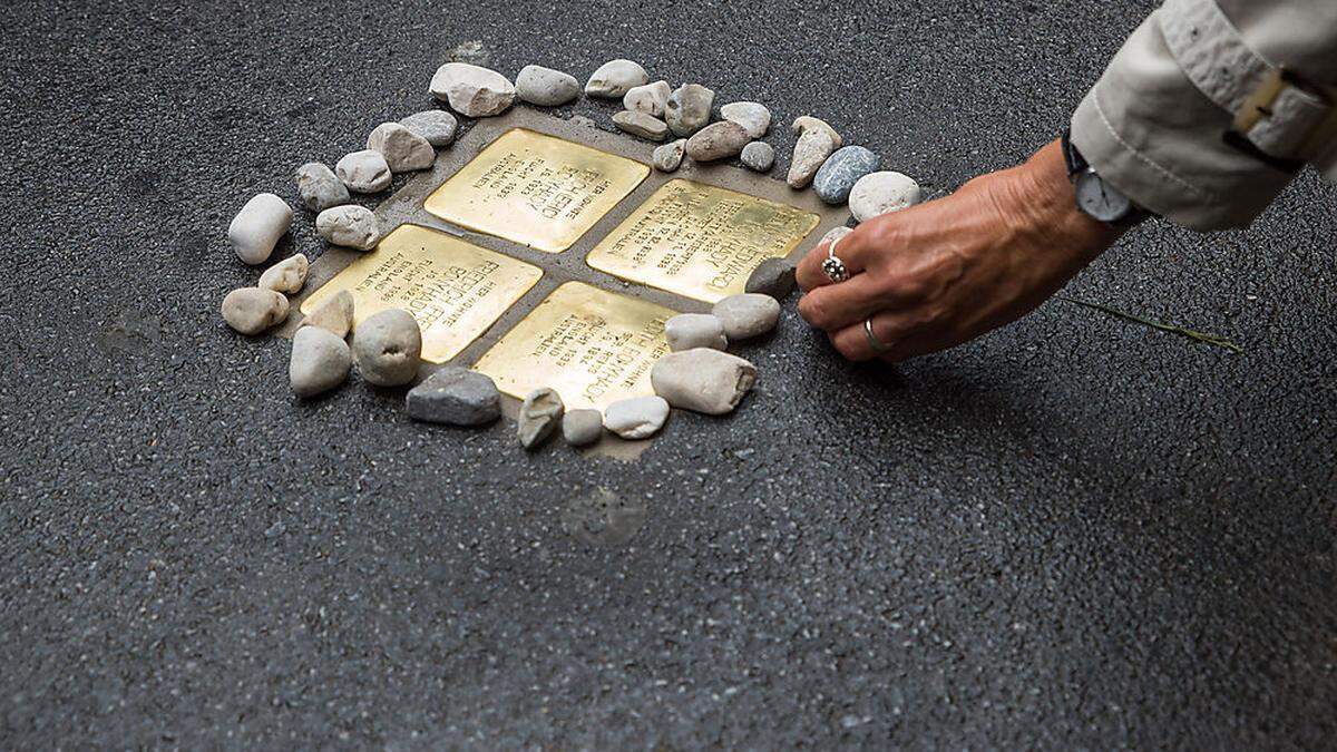 Ein Schicksal auf einem Stein. Diese „Stolpersteine“ wurden in Graz verlegt