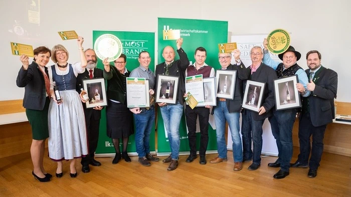 Sieben Landessieger, 16 Sortensieger und 1 Doppelsortensieger sind gekürt. „Die Landes- und Sortensieger zeichnen sich durch ihre außergewöhnliche Brennkunst und dem jahrelangen Feilen an der Top-Qualität ihrer Produkte aus“, unterstreicht Verkostungsleiter Georg Thünauer.