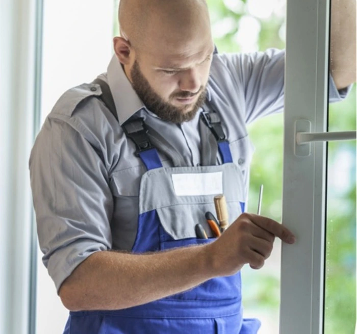 Sanikon tauscht PVC-Dichtungen, Getriebe, Beschläge fachmännisch, schnell und sauber