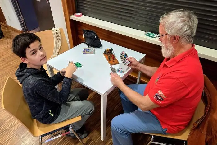 Nicht nur die Kinder ließen sich vom Spieltrieb anstecken, so mancher Elternteil mischte ebenfalls mit.