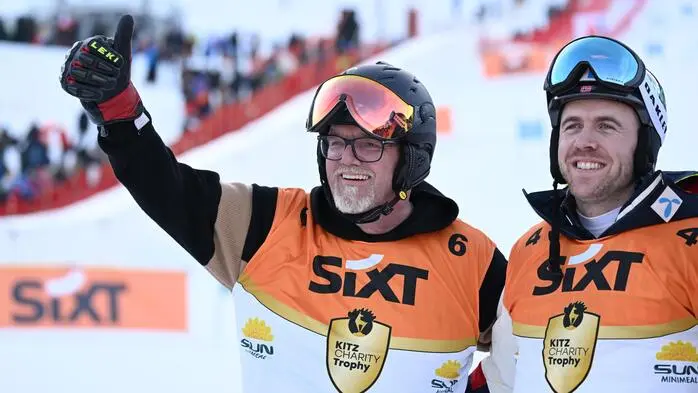 Gerry Friedle DJ Ötzi und Aleksander Aamodt Kilde bei der Kitz Charity Trophy im Zielbereich der Streif in Kitzbühel