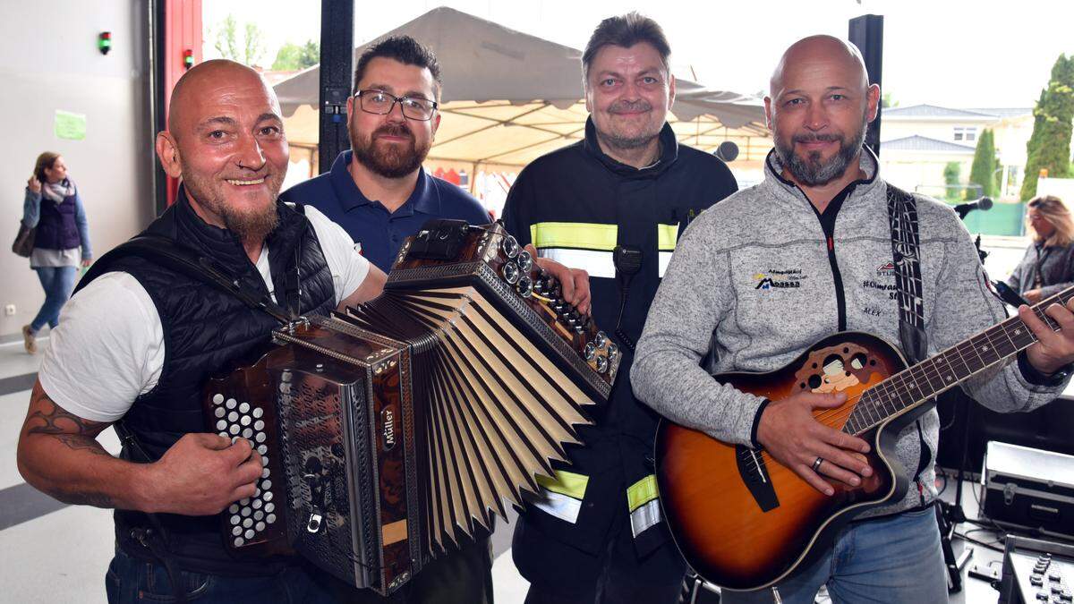 Kriznik, Spendel, Egger und Tripolt (von links) auf dem Feuerwehrfest