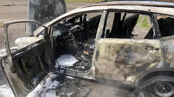 Ein technischer Defekt führte am Samstag (2. Mai) dazu, dass ein Auto am Präblichl im Gemeindegebiet von Vordernberg völlig ausbrannte.