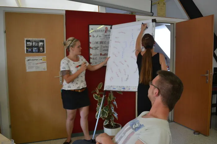 Mit einem Newsletter will das Jugendarbeit-Team fortan regelmäßig seine Vernetzungspartner, Gemeindeverantwortliche und die Öffentlichkeit über Schwerpunkte, Angebote und Workshops informieren.
