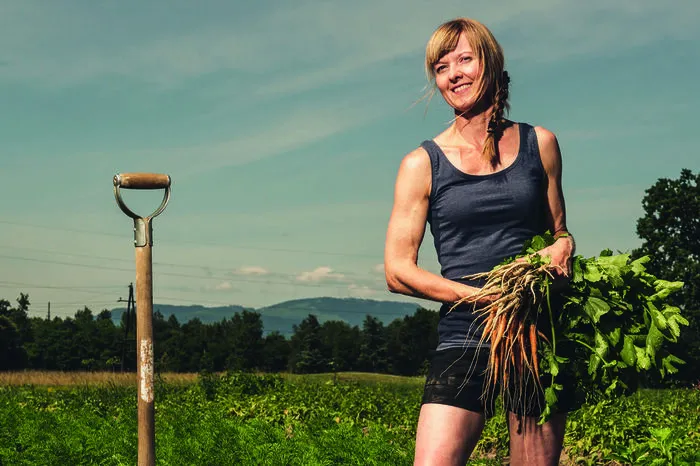 Ingrid Mach steckt südlich von Graz viel Idealismus und Herzblut in ihre Arbeit am Feld: "Aber es liegt am Konsumenten. Wen er sich nicht für uns entscheidet, werden wir nicht überleben können."