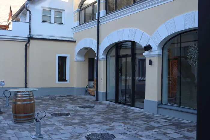 Im Innenhof soll im Sommer ein Gastgarten entstehen. Auch Veranstaltungen sollen hier abgehalten werden.