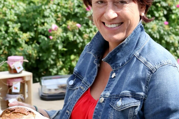 Fest Speck, Salami, Schinken, Honig, Eier, Brot, Most, Apfelsaft sowie Marmelade einkaufen sah man unter anderen Autoexpertin Christine Pliemitscher (Foto), Unternehmerin Traudi Scharm, Taxiunternehmer Andreas Jank sowie Bürgermeister Andreas Grabuschnig. 