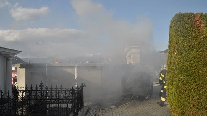 Am 5. November kam es um etwa 13:30 Uhr am Voitsberger Friedhof zu einem Brand eines Müllcontainers.