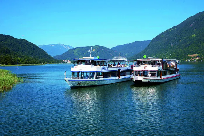 Über den See gleiten und über 14 Ausflugsziele genießen - das bietet die Ossiachersee Schifffahrt