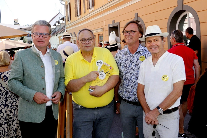 Festivalleiter Hannes Hödl begrüßte Landeshauptmann Christopher Drexler.