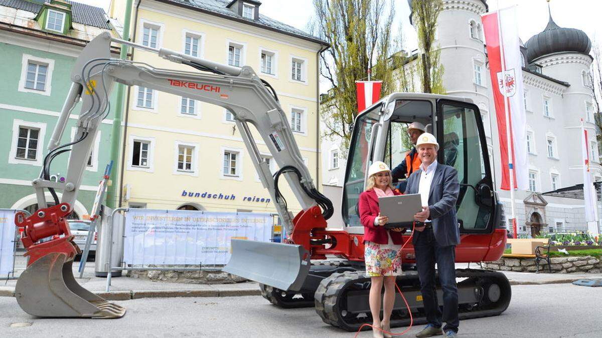 Die Lienzer Bürgermeisterin Elisabeth Blanik und Josef Mair, Obmann des Planungsverbandes 36	