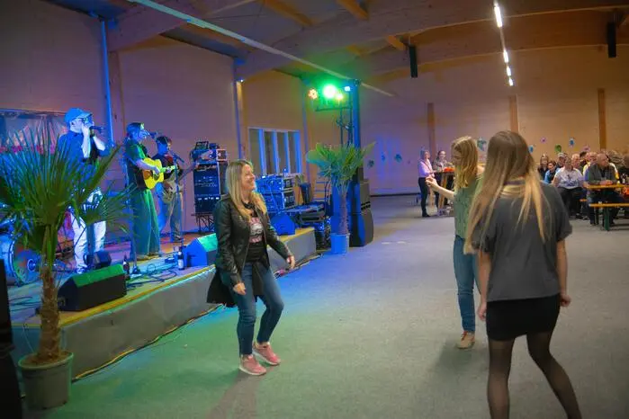 Vier Bands sorgten mit ihren Auftritten für beste Stimmung in der Mehrzweckhalle Unterlimbach.