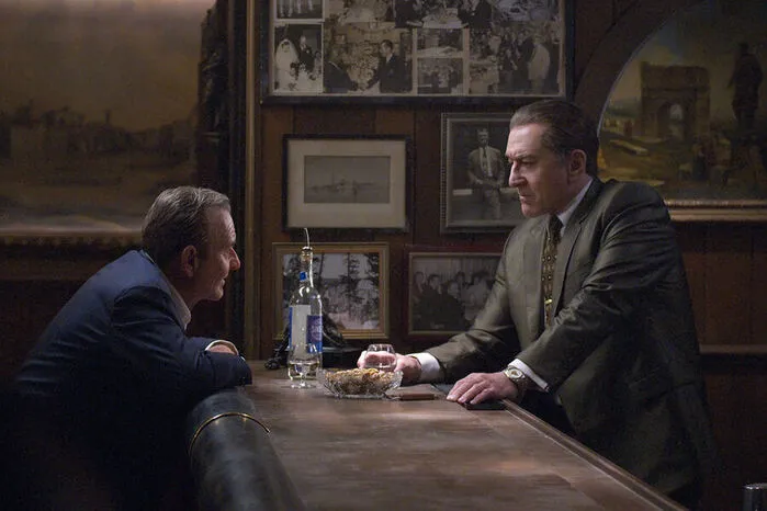 "The Irishman" mit Robert De Niro (im Bild rechts) kommt auf fünf Nominierungen.