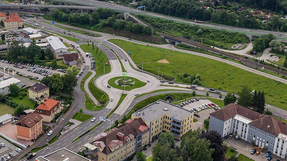Rechts unten im Bild ist der bisherige Wirtschaftspark zu sehen, links der Parkplatz wird der neue Standort, die große Wiese rechts ist das &quot;Europan&quot;-Gelände
