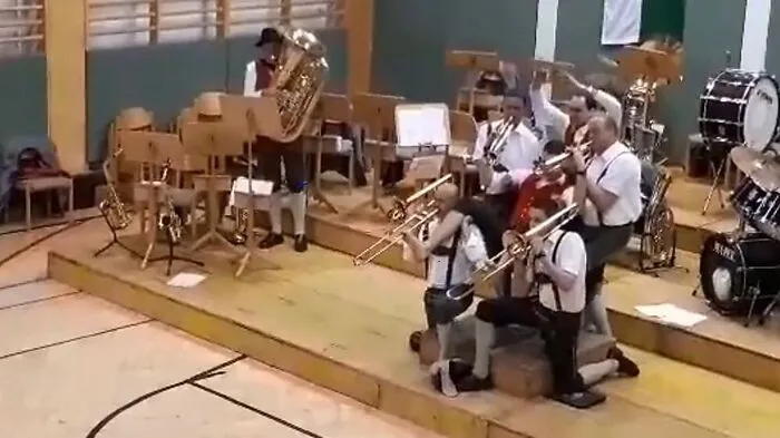 Top 10: In Lassing fand das Frühlingskonzert des Musikvereins Lassing statt. Bernhard Hornbacher und Kollegen überraschten dabei mit einer ganz besonderen Einlage. Mehr dazu. 
