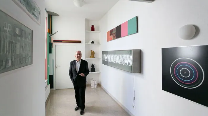 Der erste Ankauf von Franz Wojda war eine Lithografie von Arnulf Rainer im Jahre 1971. Inzwischen hat er so viele Kunstwerke gesammelt, dass er ein zweigeschossiges Depot sein Haus im Burgenland anbaute.
