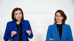Justizministerin Alma Zadic (Grüne) und Verfassungsministerin Karoline Edtstadler (ÖVP) im Anschluss an den Ministerrat
