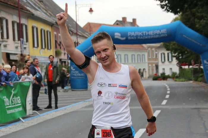 Simon Malek Kuzmic siegte über 10,2 Kilometer mit neuem Streckenrekord von 38,59 Minuten.