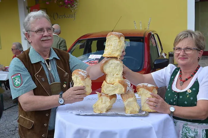 Platz 2: Wirtin Jolande Sedlak sucht einen Nachfolger für die Buchtelbar. Betrieb und Grundstück stehen zum Verkauf.