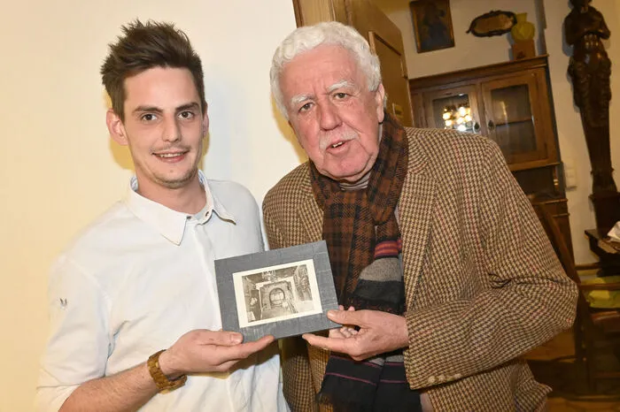 Nachbar Gerhard Lerchbaumer brachte als Einstandsgeschenk eine alte Postkarte von der Weinstube aus seiner Sammlung mit.